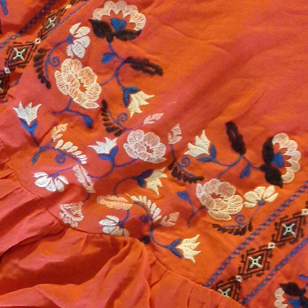 Red floral embroidered dress - Picture 2 of 4
